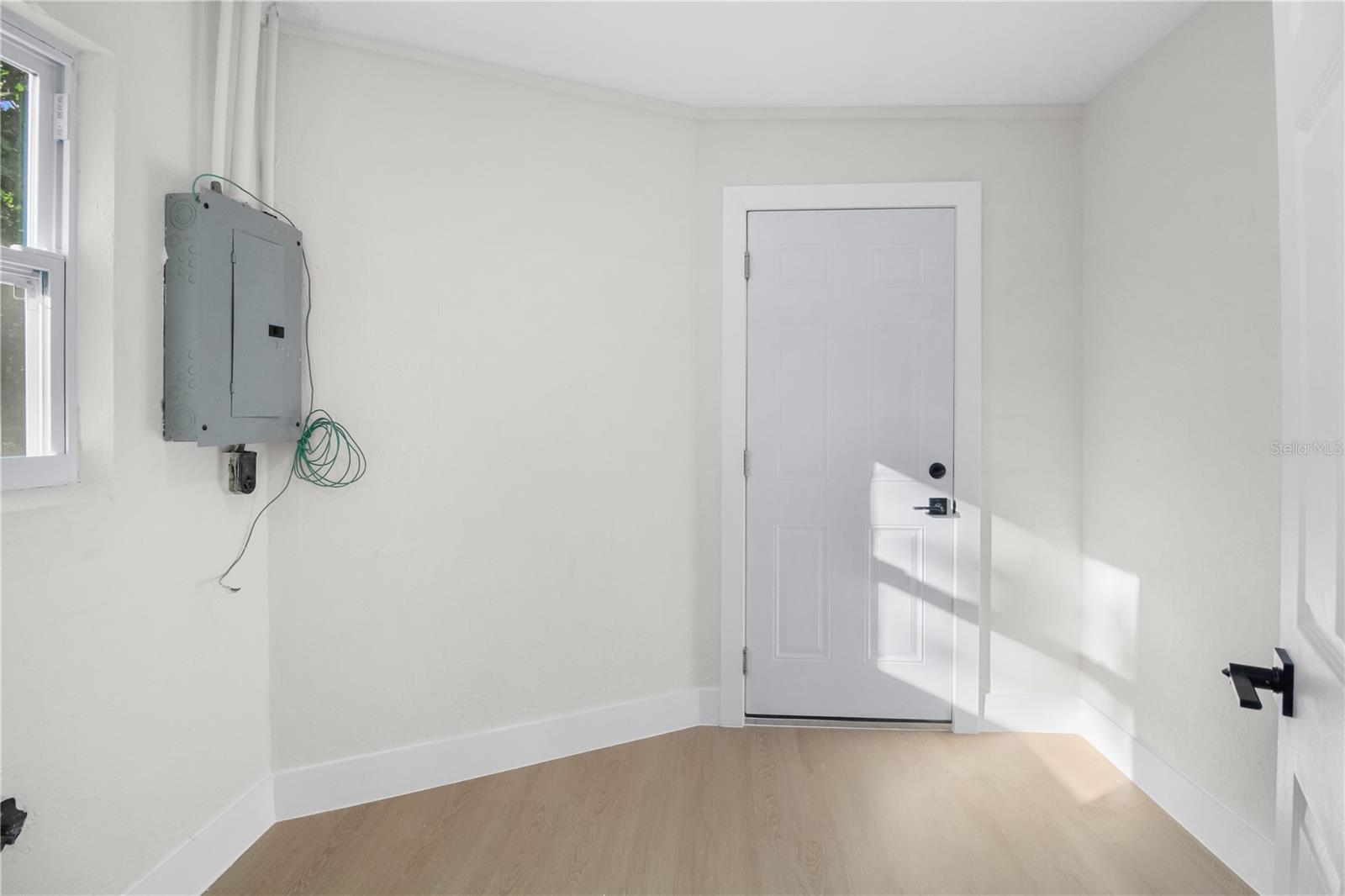 Listing photo id 10 for 5600 92nd Terrace N