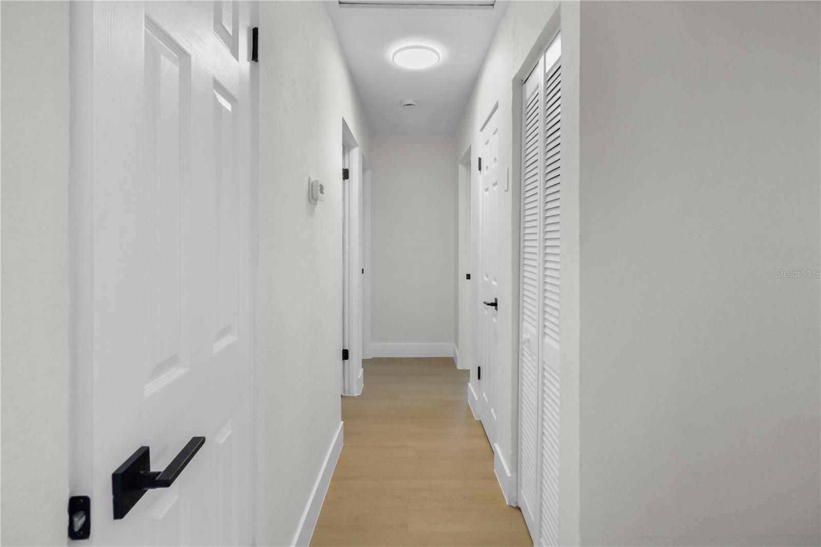 Listing photo id 11 for 5600 92nd Terrace N