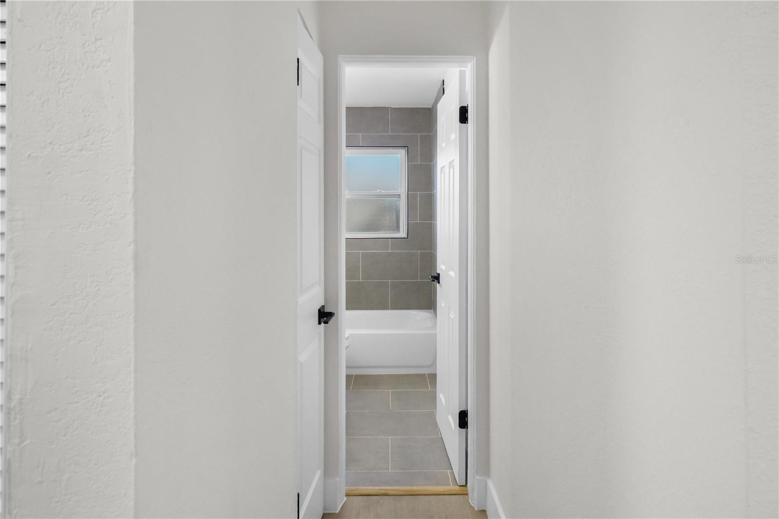 Listing photo id 12 for 5600 92nd Terrace N