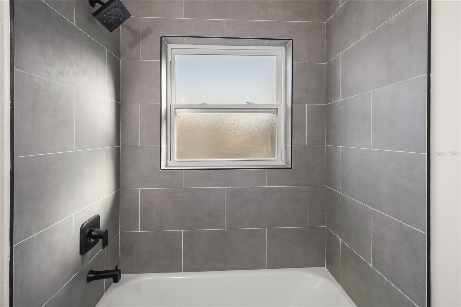 Listing photo id 15 for 5600 92nd Terrace N