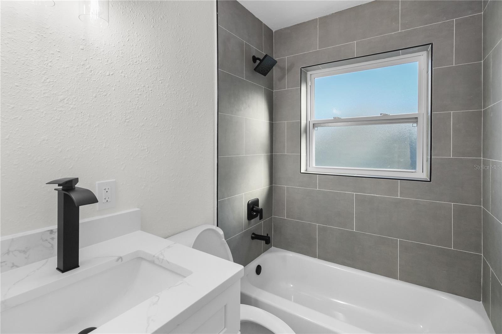 Listing photo id 16 for 5600 92nd Terrace N