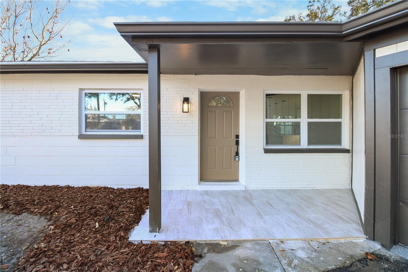 Listing photo id 0 for 5600 92nd Terrace N