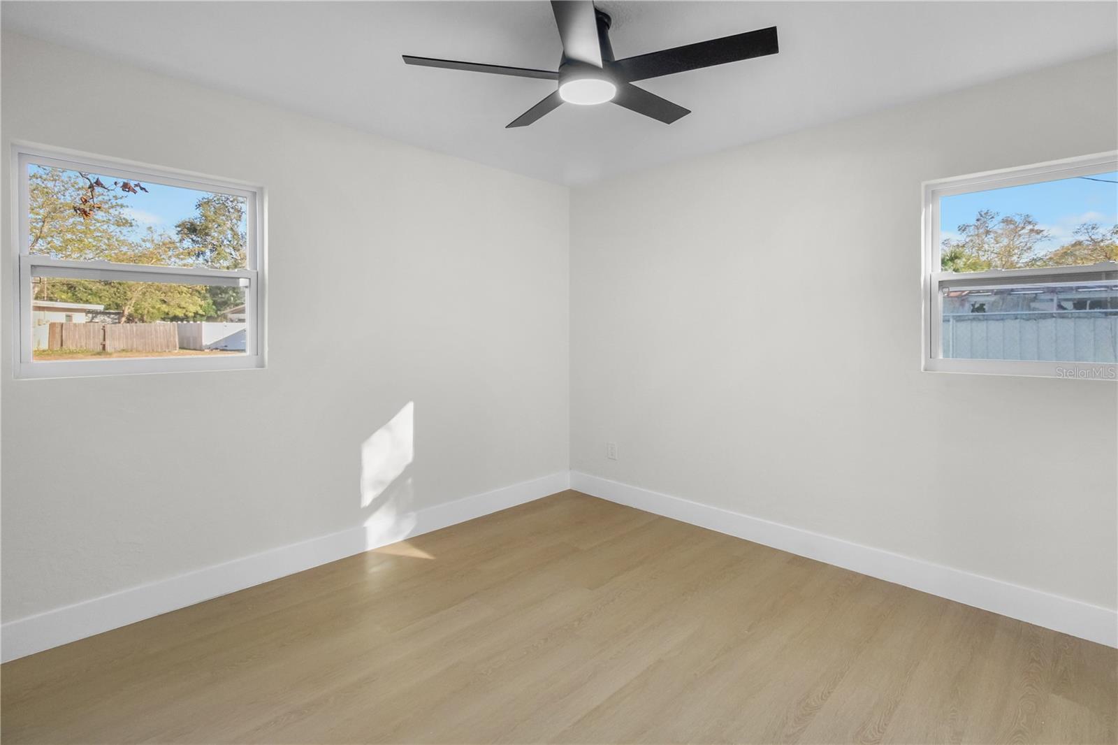 Listing photo id 19 for 5600 92nd Terrace N