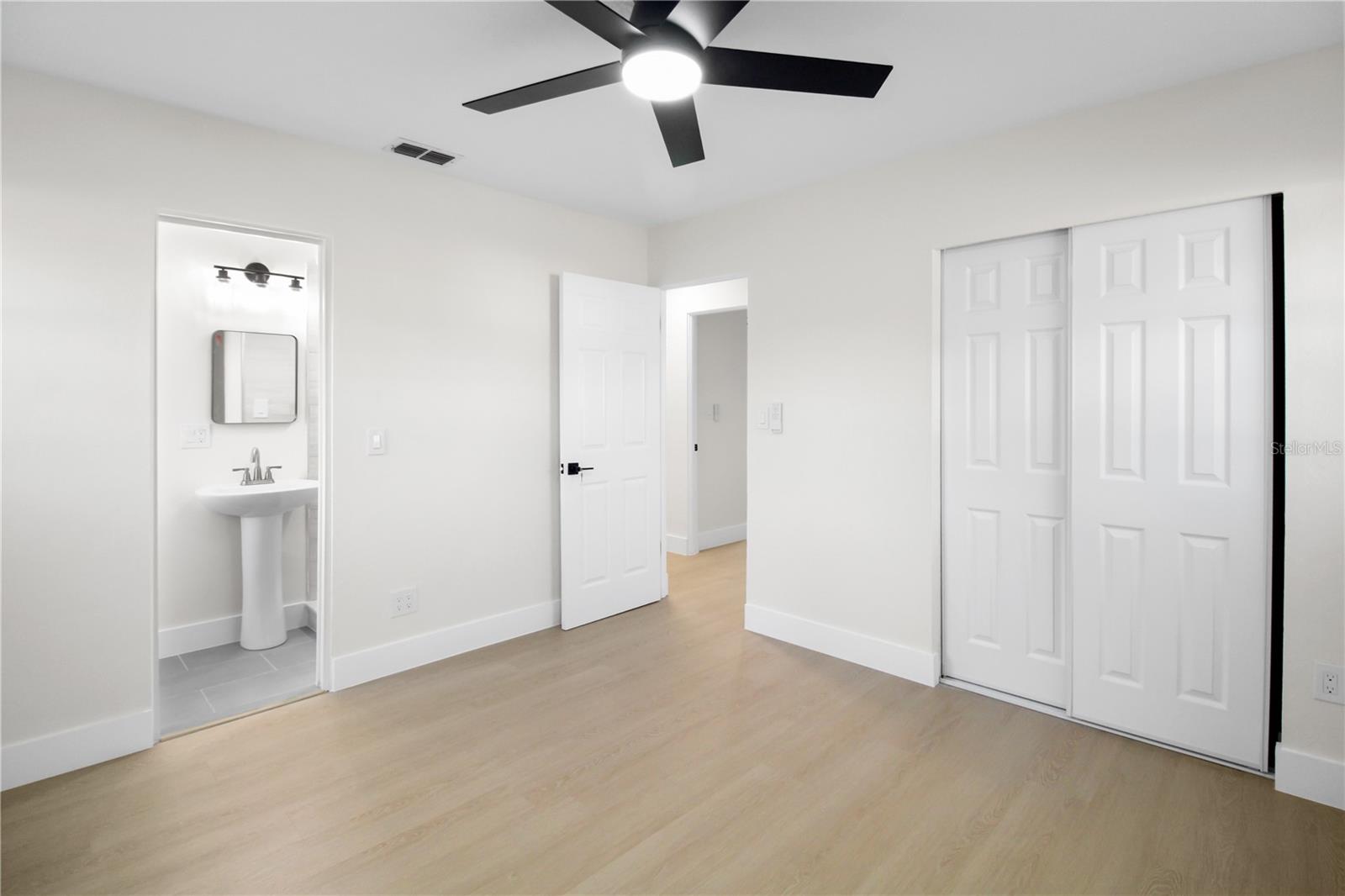 Listing photo id 20 for 5600 92nd Terrace N