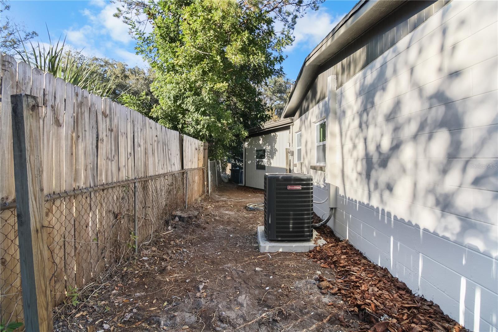 Listing photo id 25 for 5600 92nd Terrace N