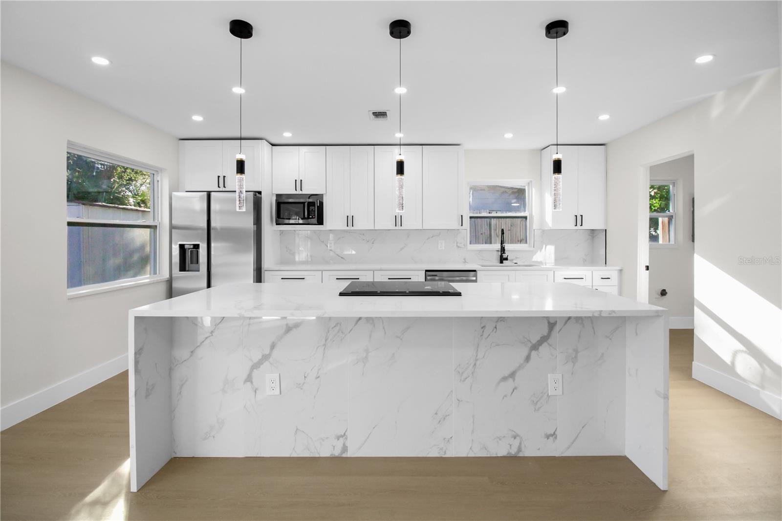 Listing photo id 1 for 5600 92nd Terrace N