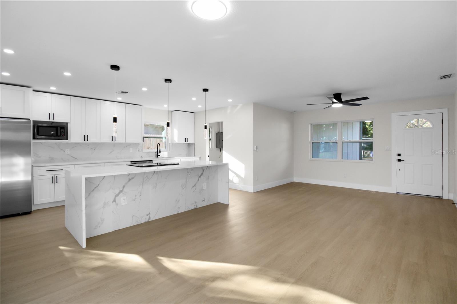 Listing photo id 4 for 5600 92nd Terrace N