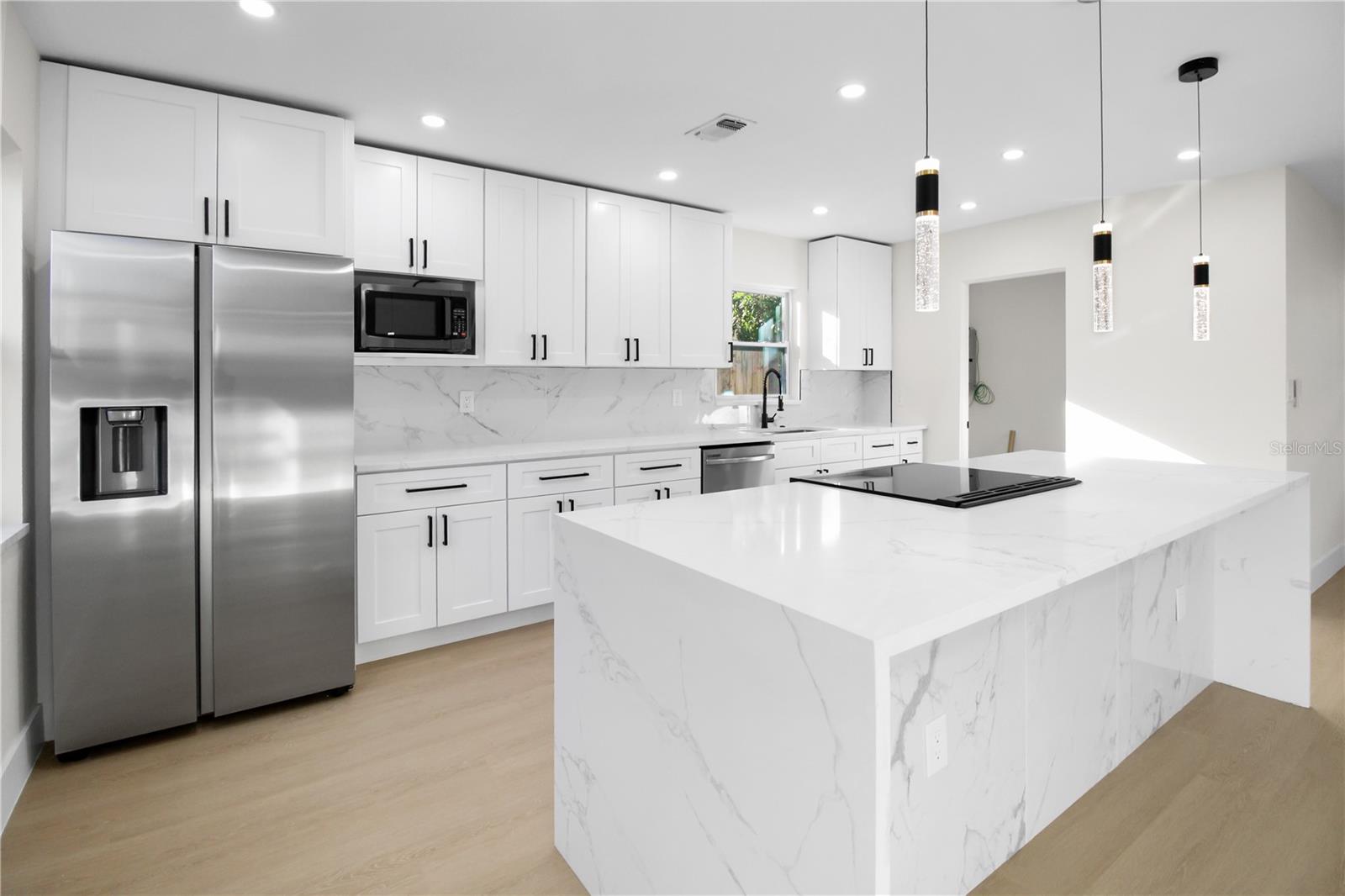 Listing photo id 6 for 5600 92nd Terrace N