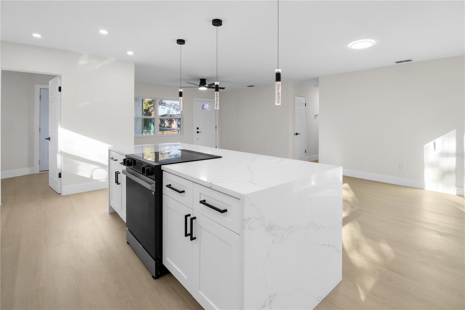 Listing photo id 7 for 5600 92nd Terrace N