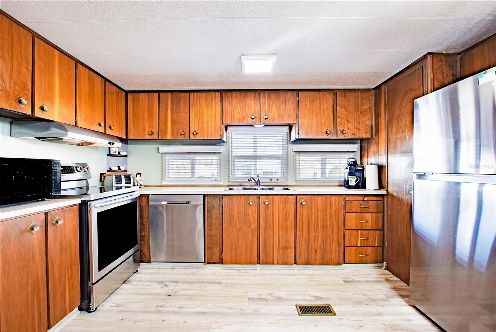 Image 10 of 71 For 36946 Grace Avenue