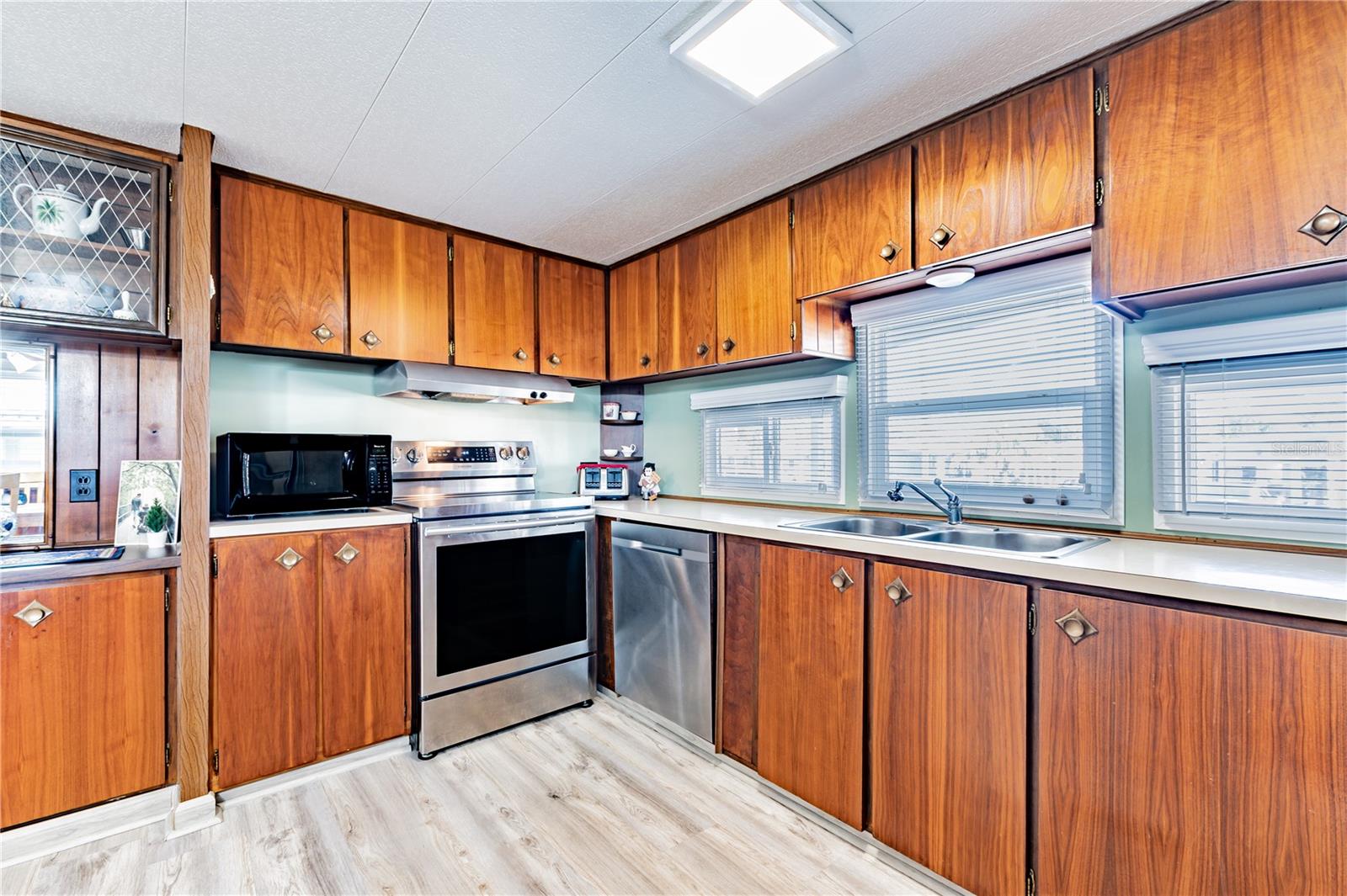 Image 11 of 71 For 36946 Grace Avenue