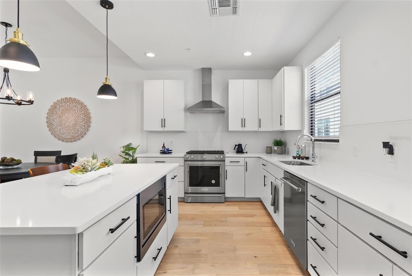 Image 8 of 20 For 2511 Grady Avenue N 8