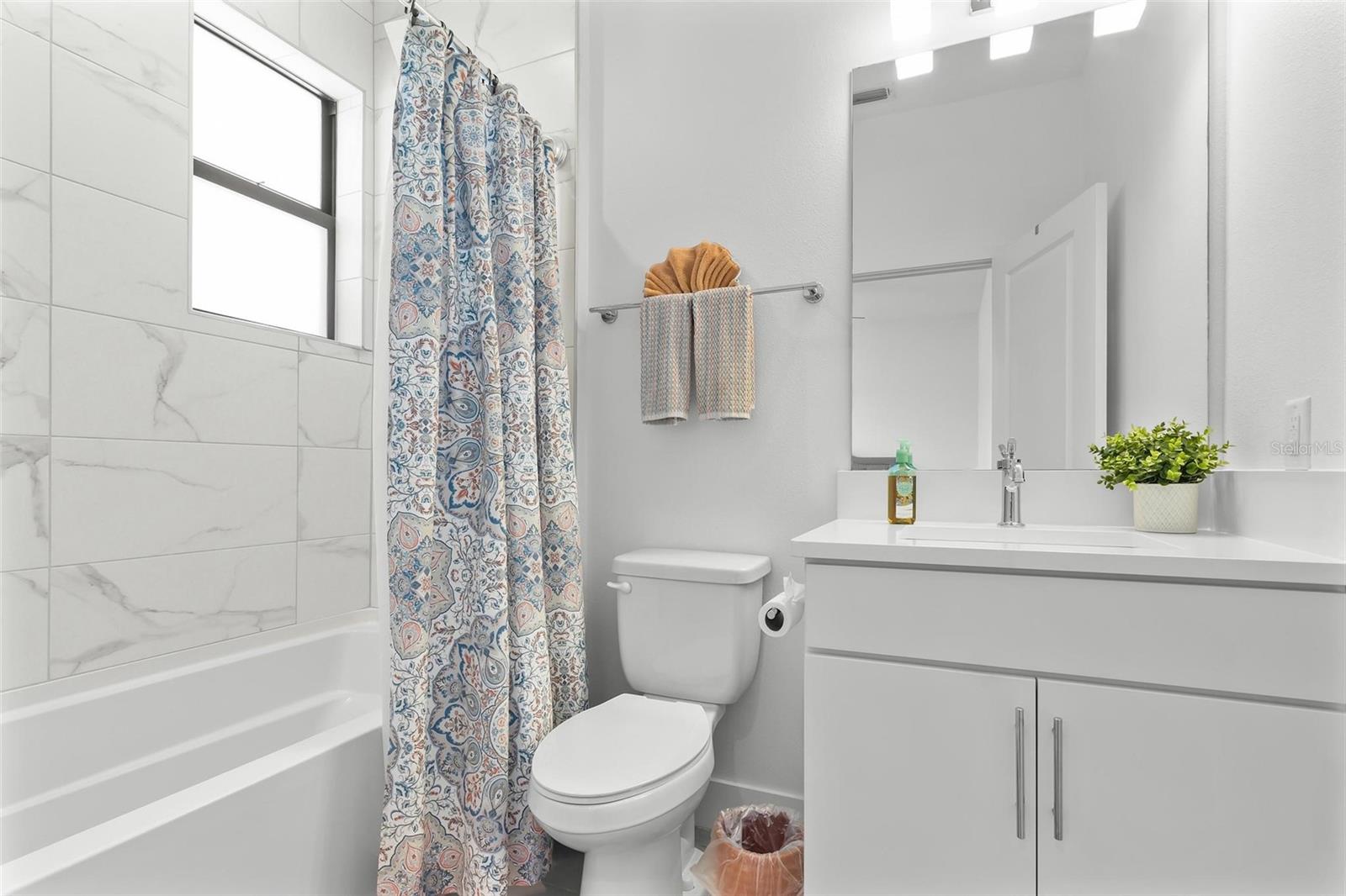 Image 9 of 20 For 2511 Grady Avenue N 8