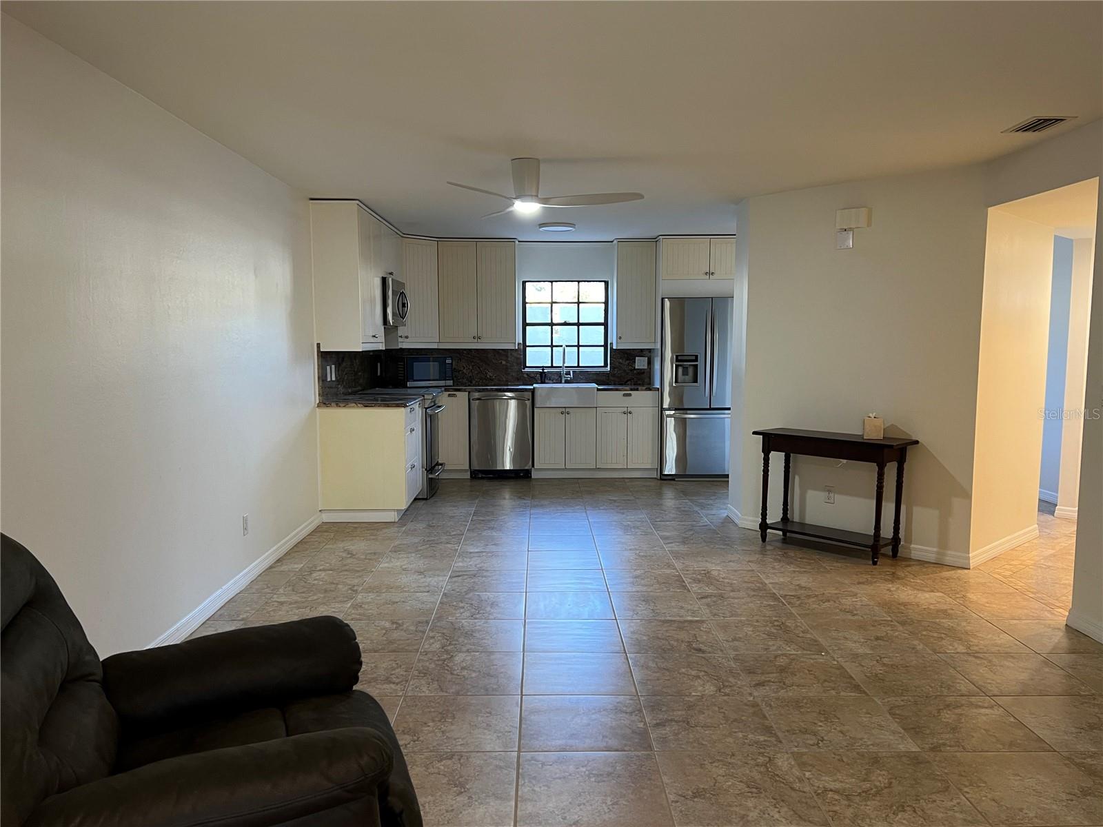 Image 11 of 25 For 18714 Wimbledon Circle 18714