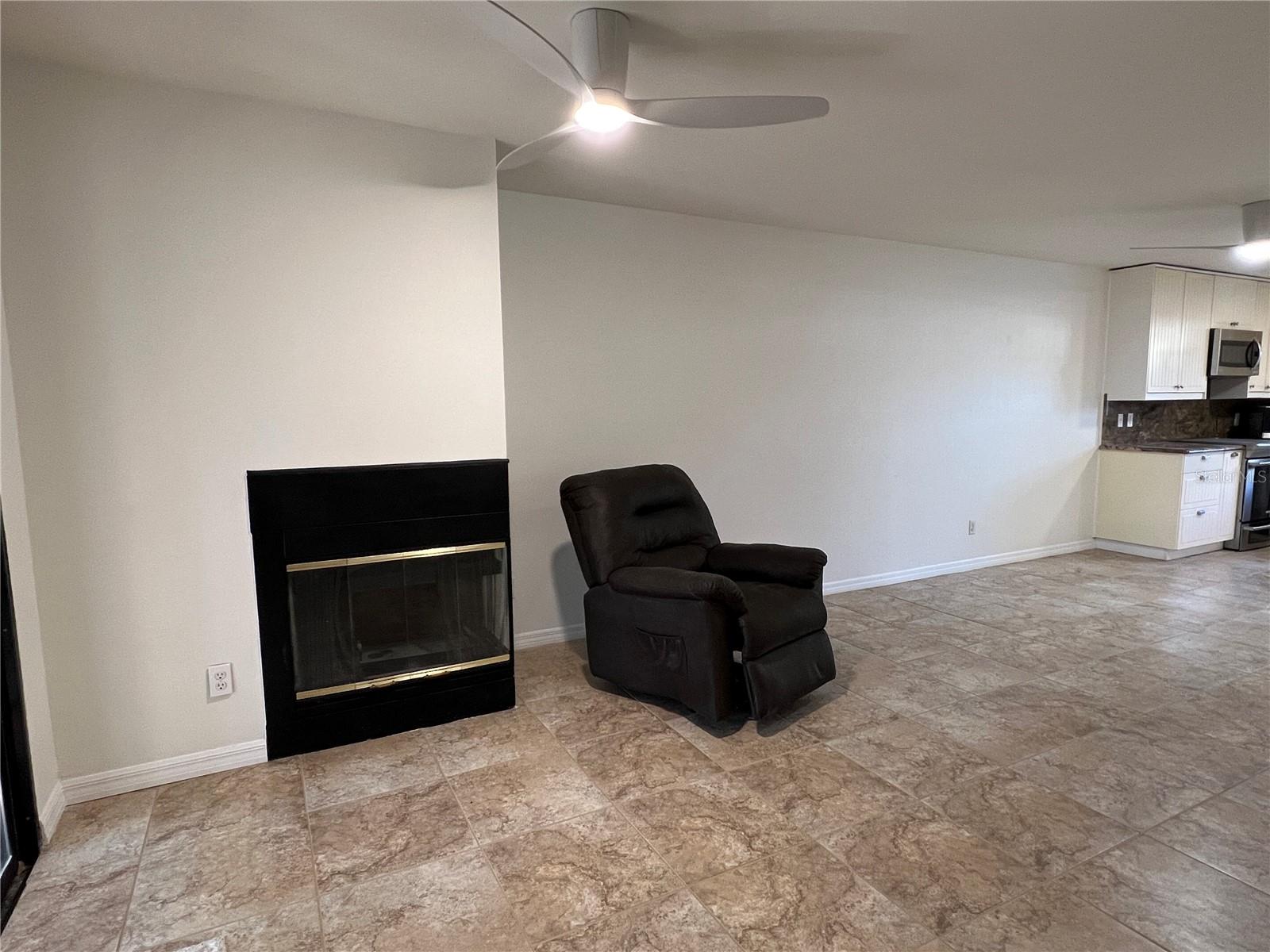 Image 12 of 25 For 18714 Wimbledon Circle 18714