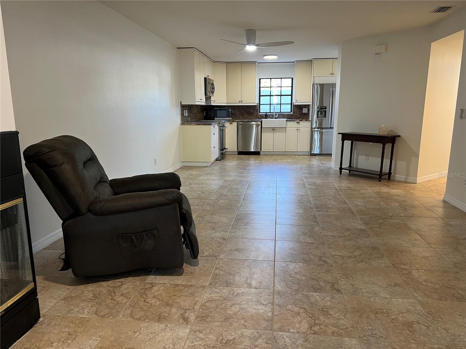 Image 13 of 25 For 18714 Wimbledon Circle 18714