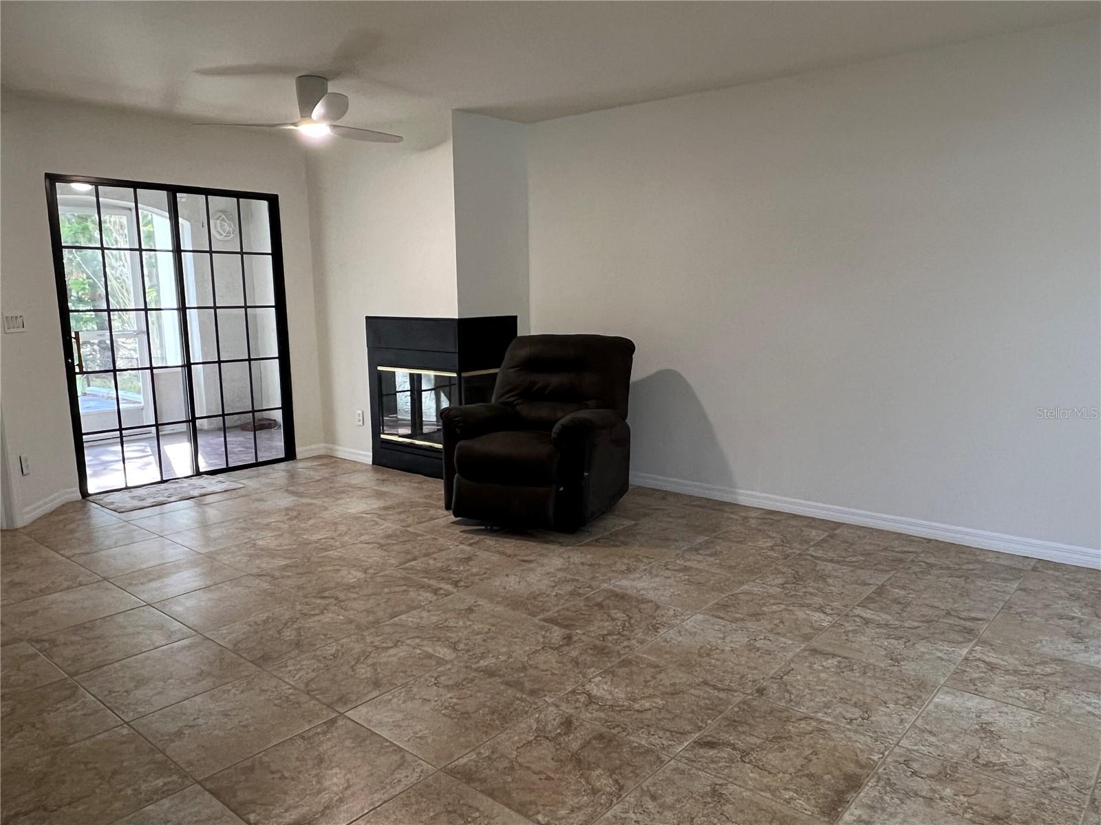 Image 14 of 25 For 18714 Wimbledon Circle 18714