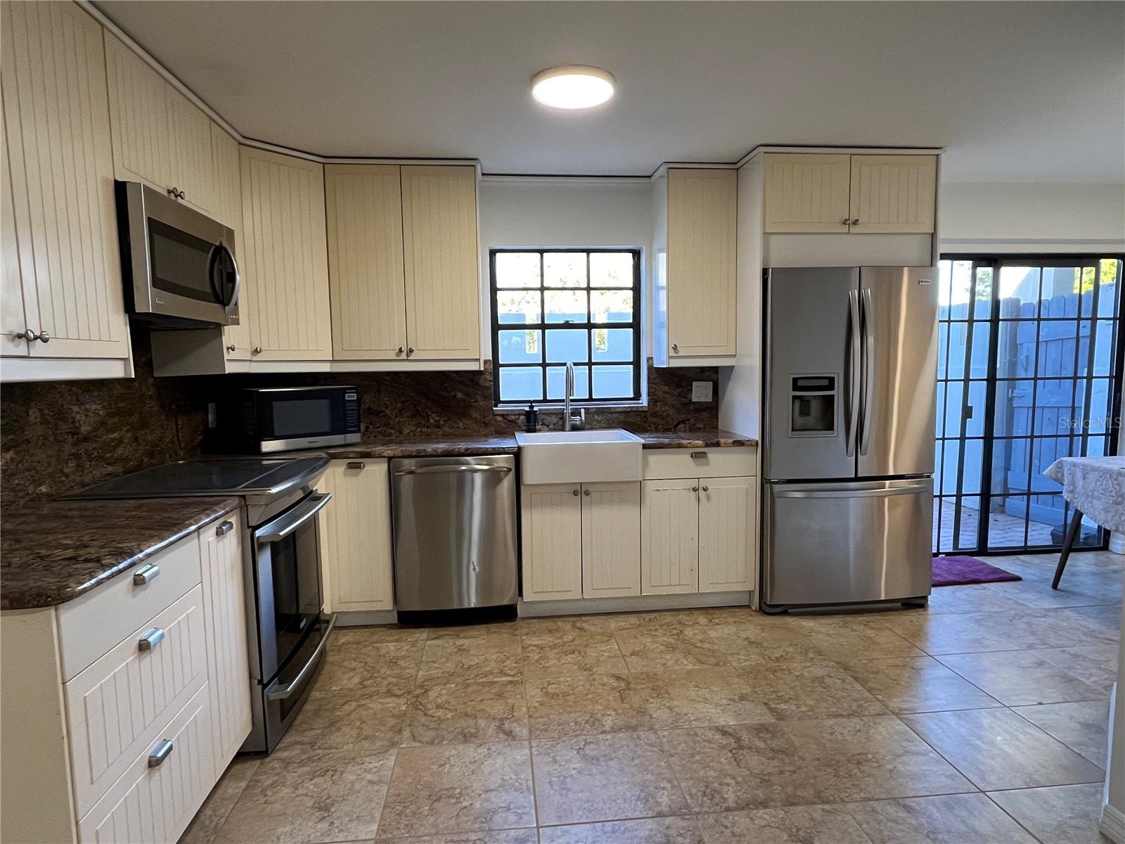 Image 4 of 25 For 18714 Wimbledon Circle 18714