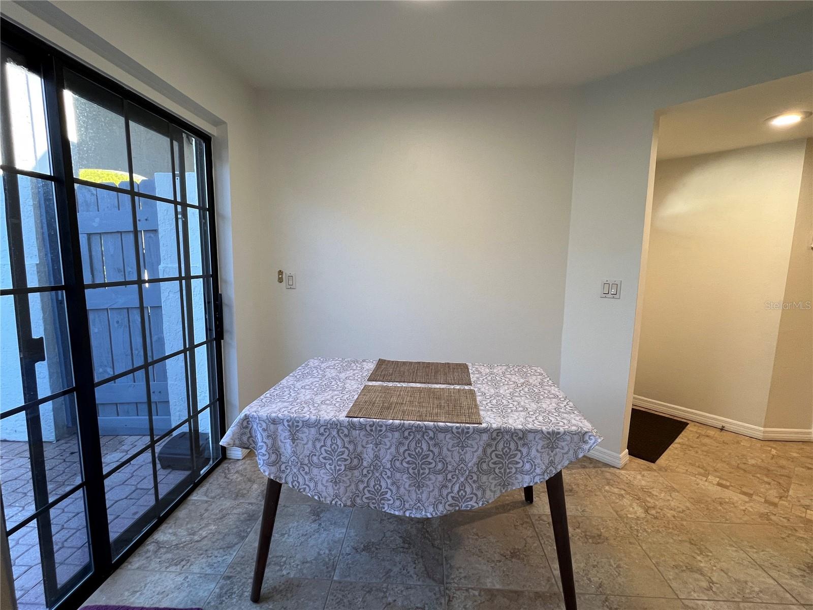 Image 6 of 25 For 18714 Wimbledon Circle 18714