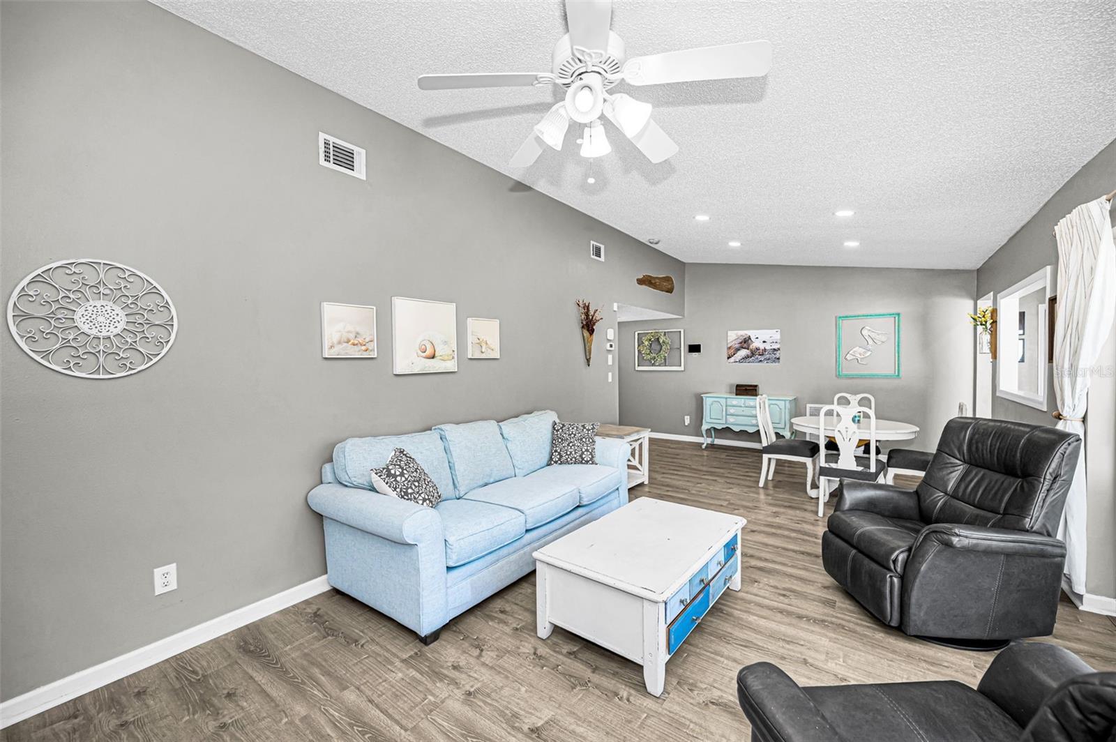 Image 17 of 47 For 2914 Cypress Green Drive