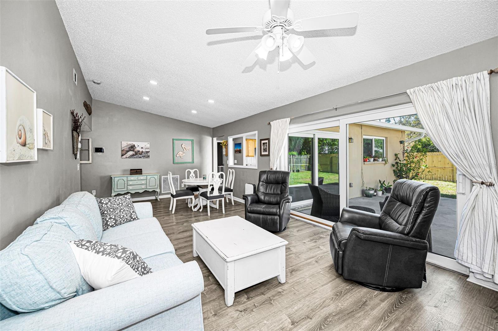 Image 18 of 47 For 2914 Cypress Green Drive