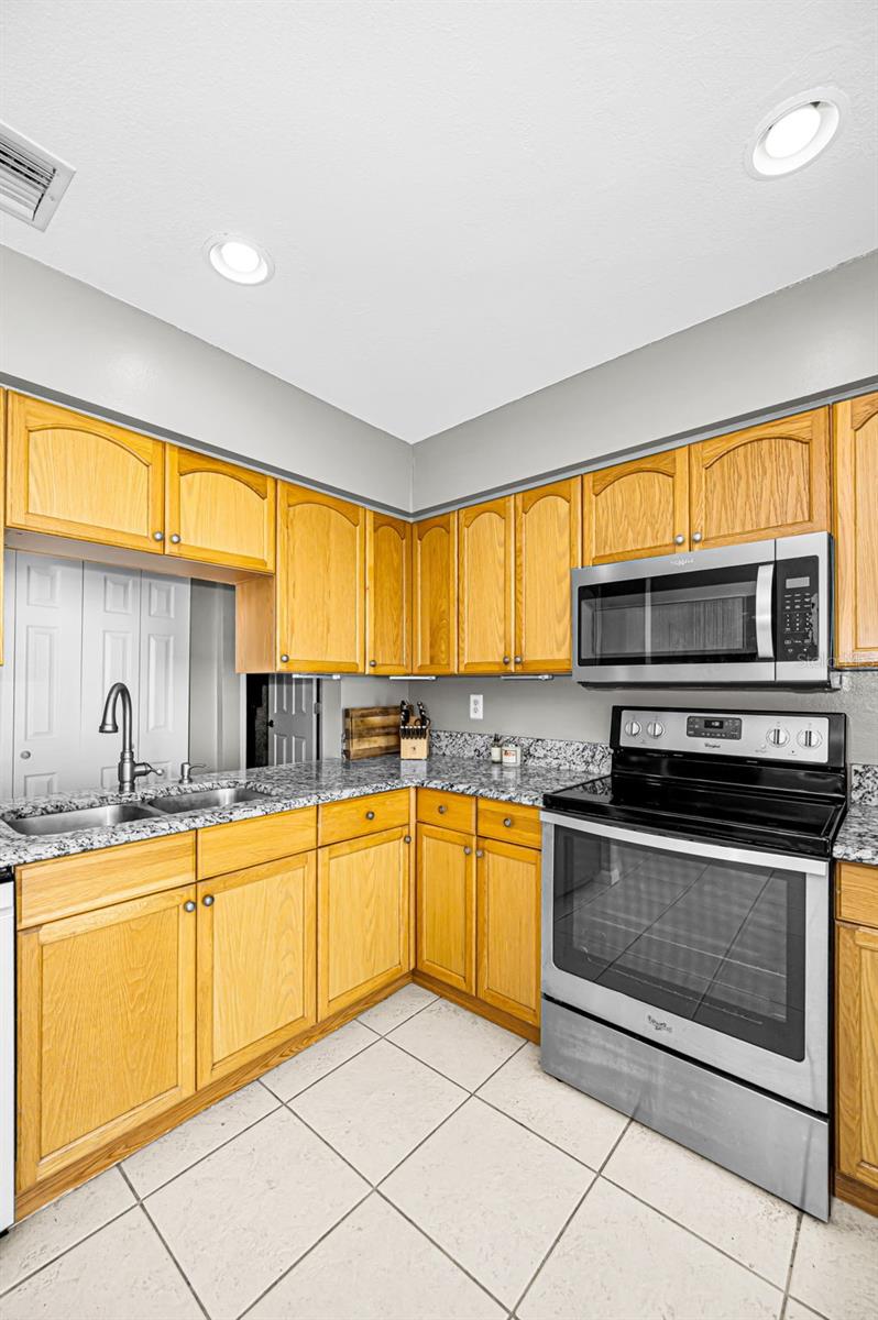 Image 20 of 47 For 2914 Cypress Green Drive