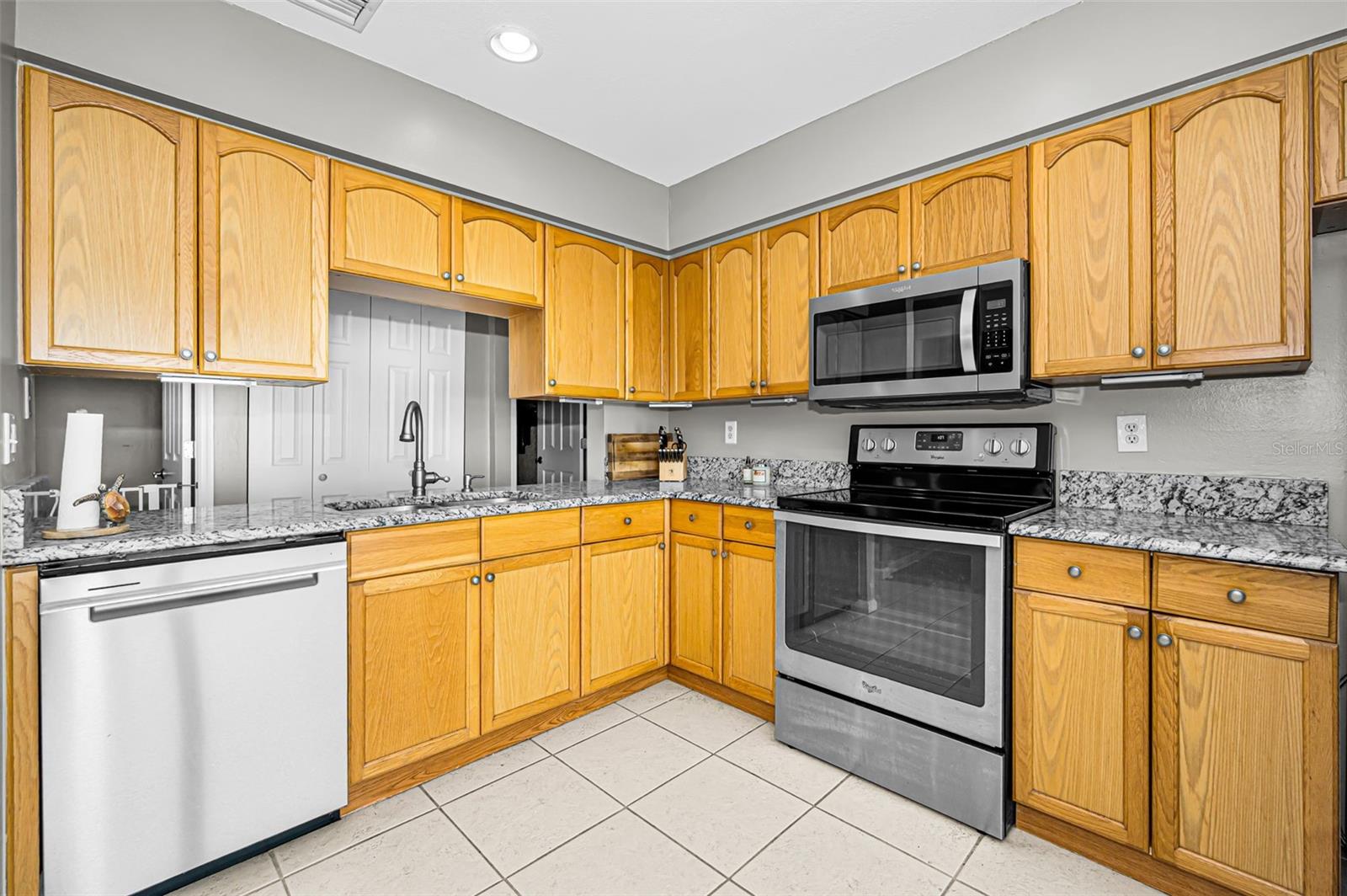 Image 21 of 47 For 2914 Cypress Green Drive