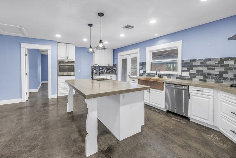 Listing photo id 17 for 8521 Ehren Cutoff