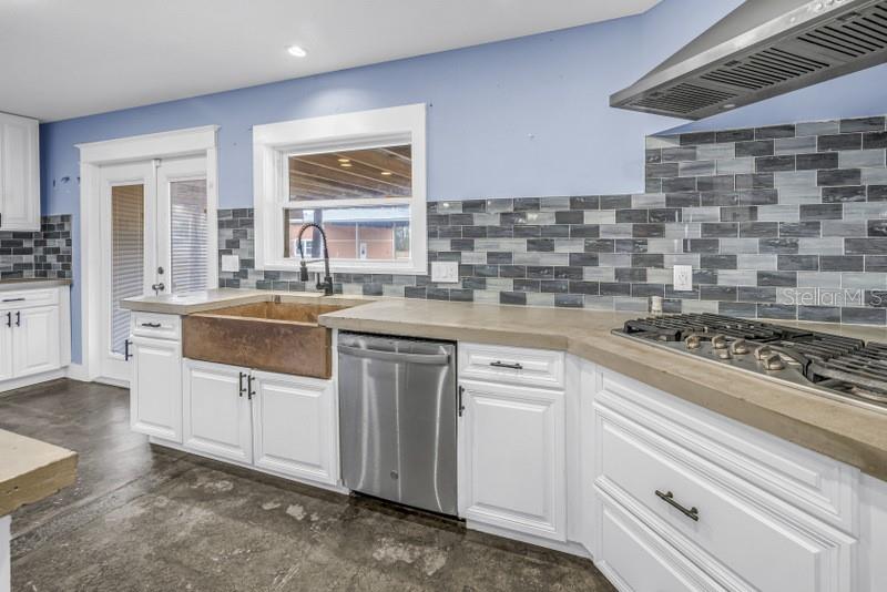 Listing photo id 19 for 8521 Ehren Cutoff