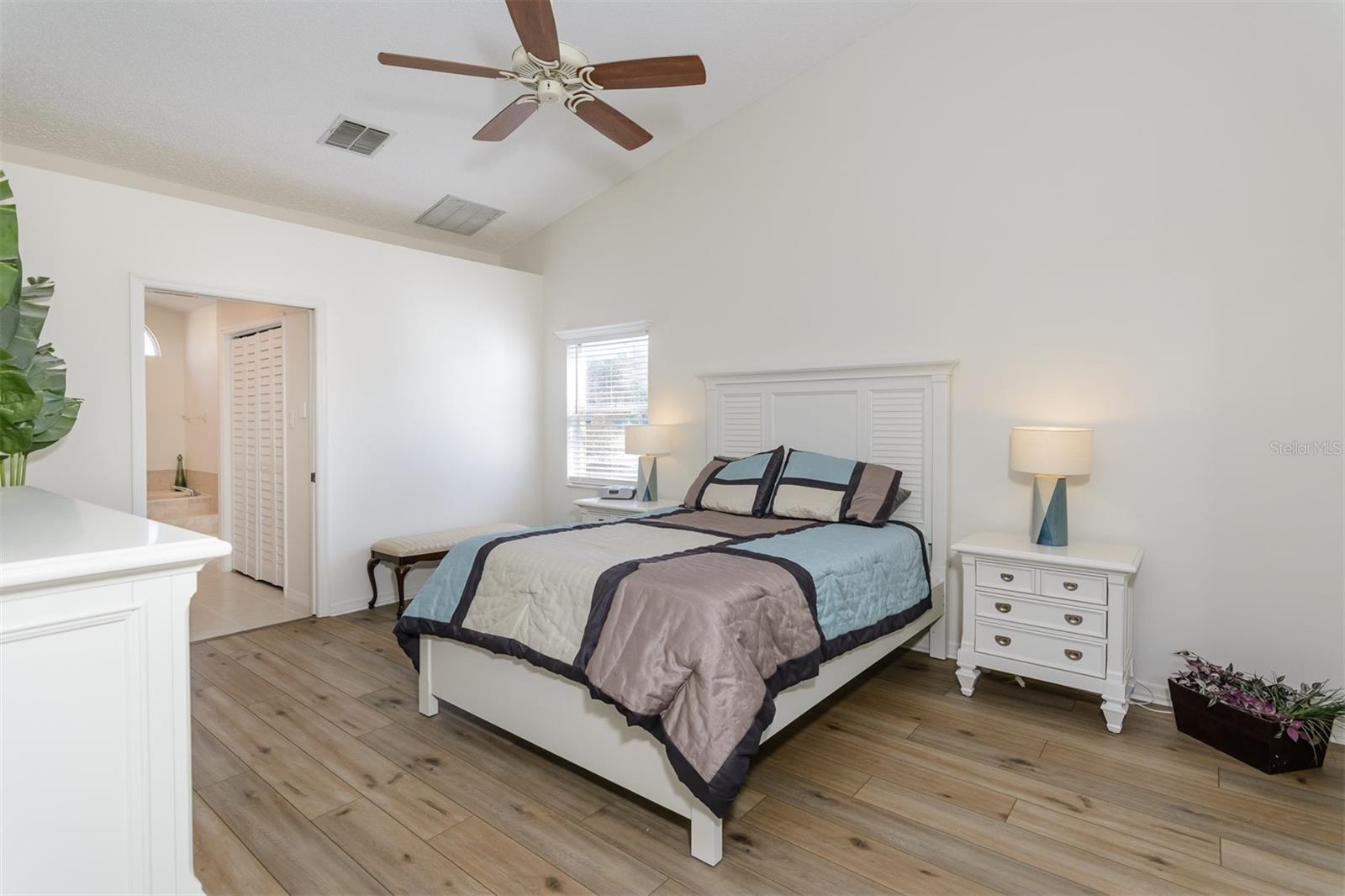 Image 28 of 66 For 4473 Worthington Circle