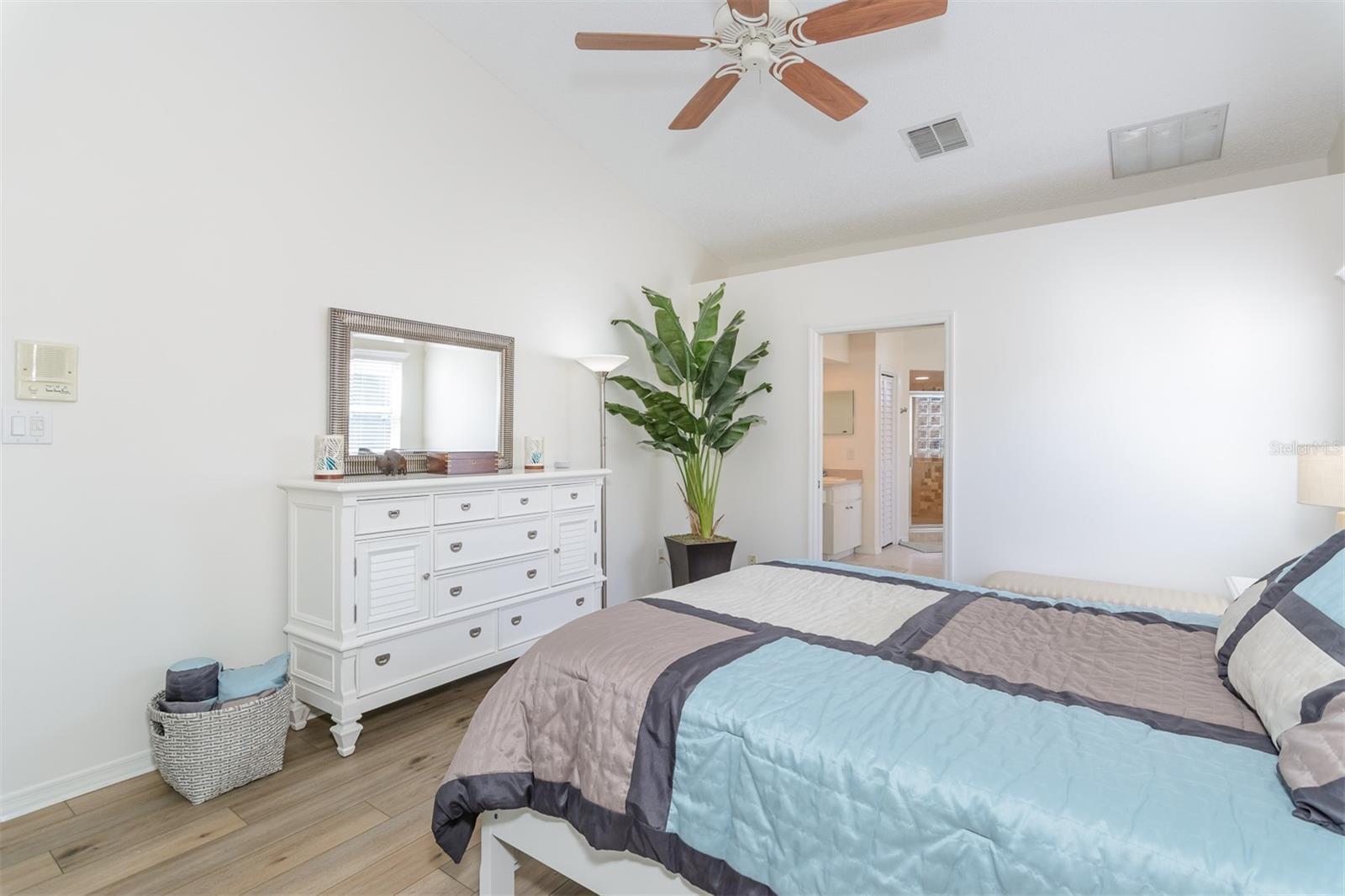 Image 31 of 66 For 4473 Worthington Circle