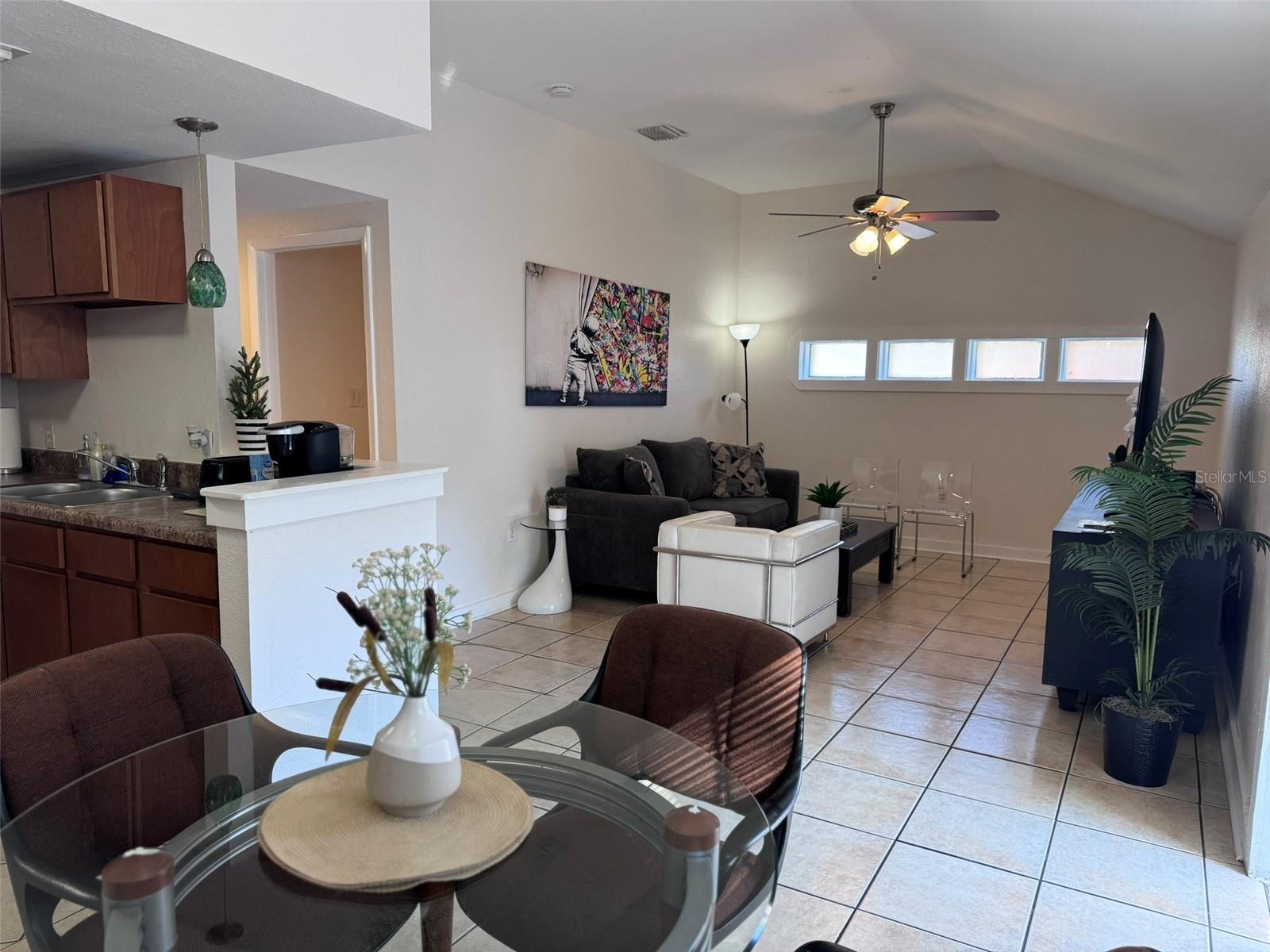 Listing photo id 12 for 5810 Suwanee Avenue