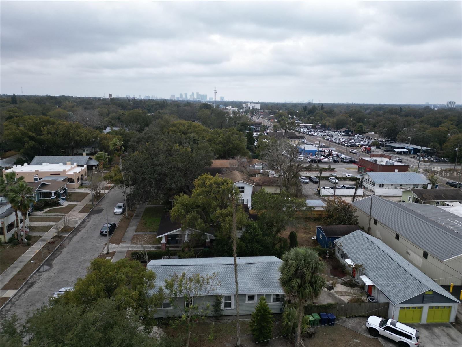 Listing photo id 16 for 5810 Suwanee Avenue