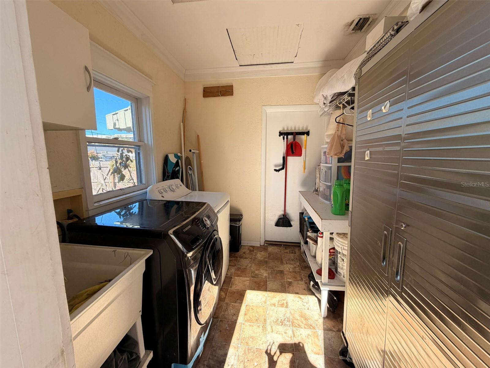 Listing photo id 17 for 5810 Suwanee Avenue