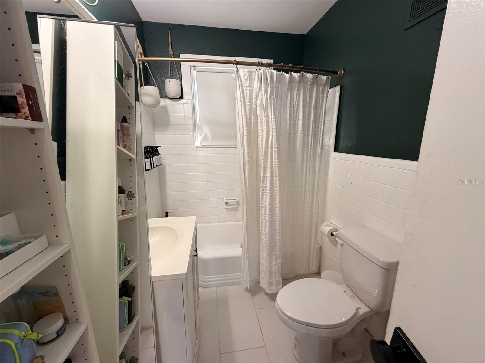 Listing photo id 19 for 5810 Suwanee Avenue