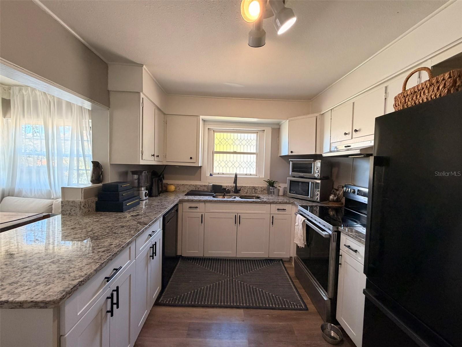 Listing photo id 22 for 5810 Suwanee Avenue