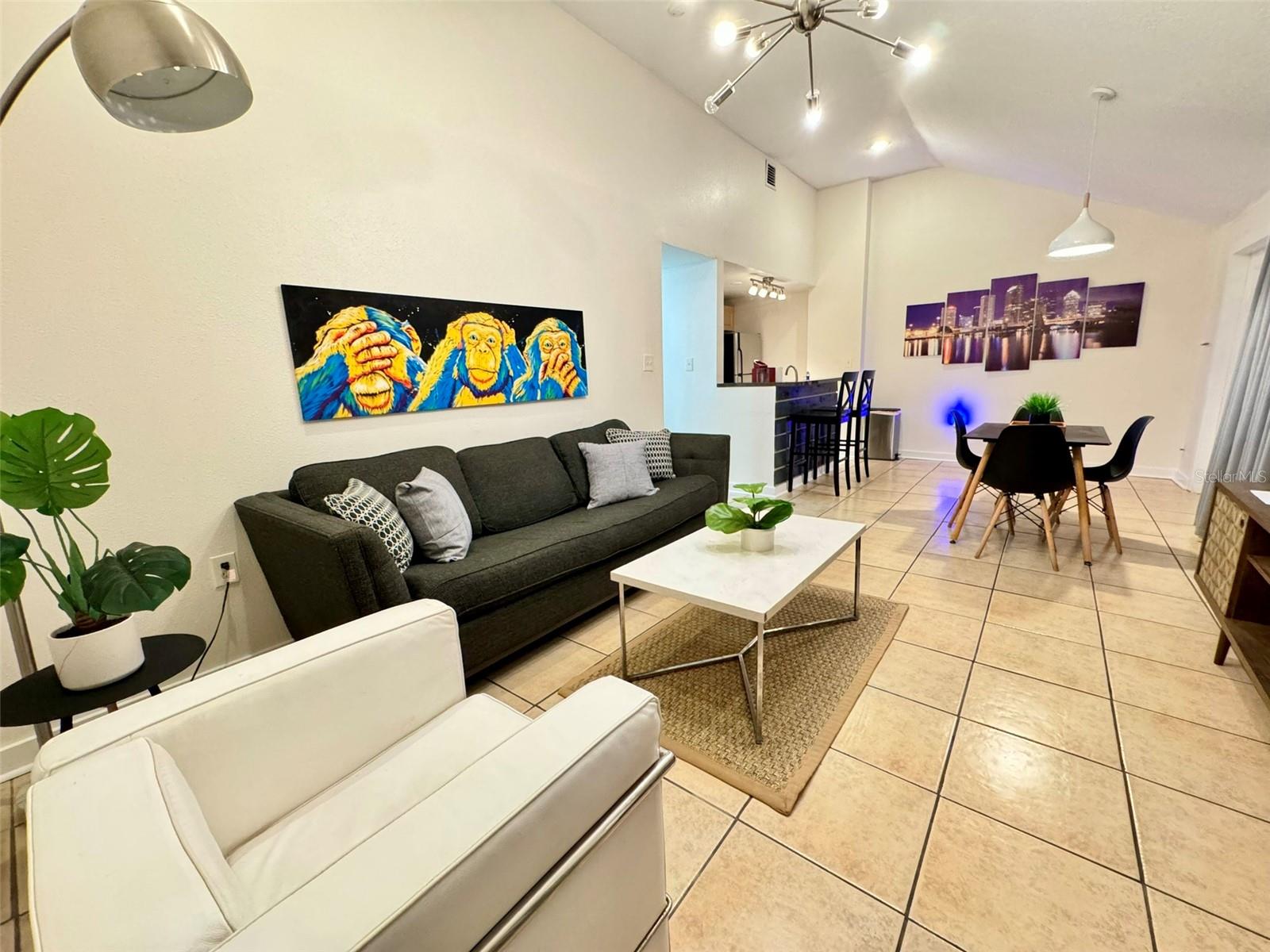 Listing photo id 1 for 5810 Suwanee Avenue