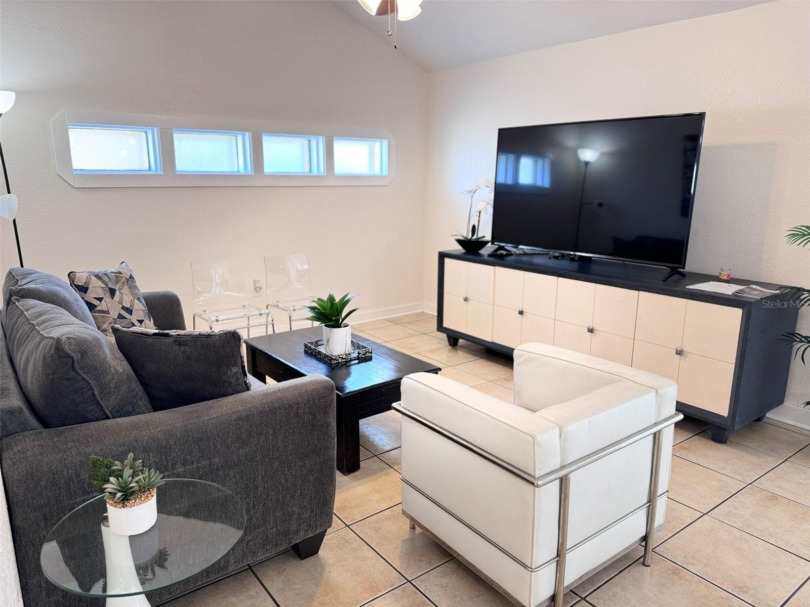 Listing photo id 7 for 5810 Suwanee Avenue