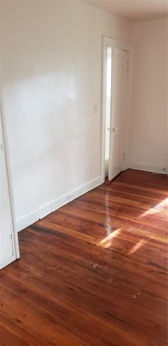 Image 3 of 7 For 750 7th Avenue N