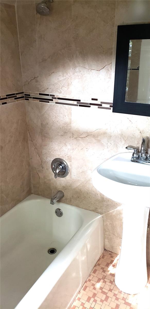 Image 7 of 7 For 750 7th Avenue N