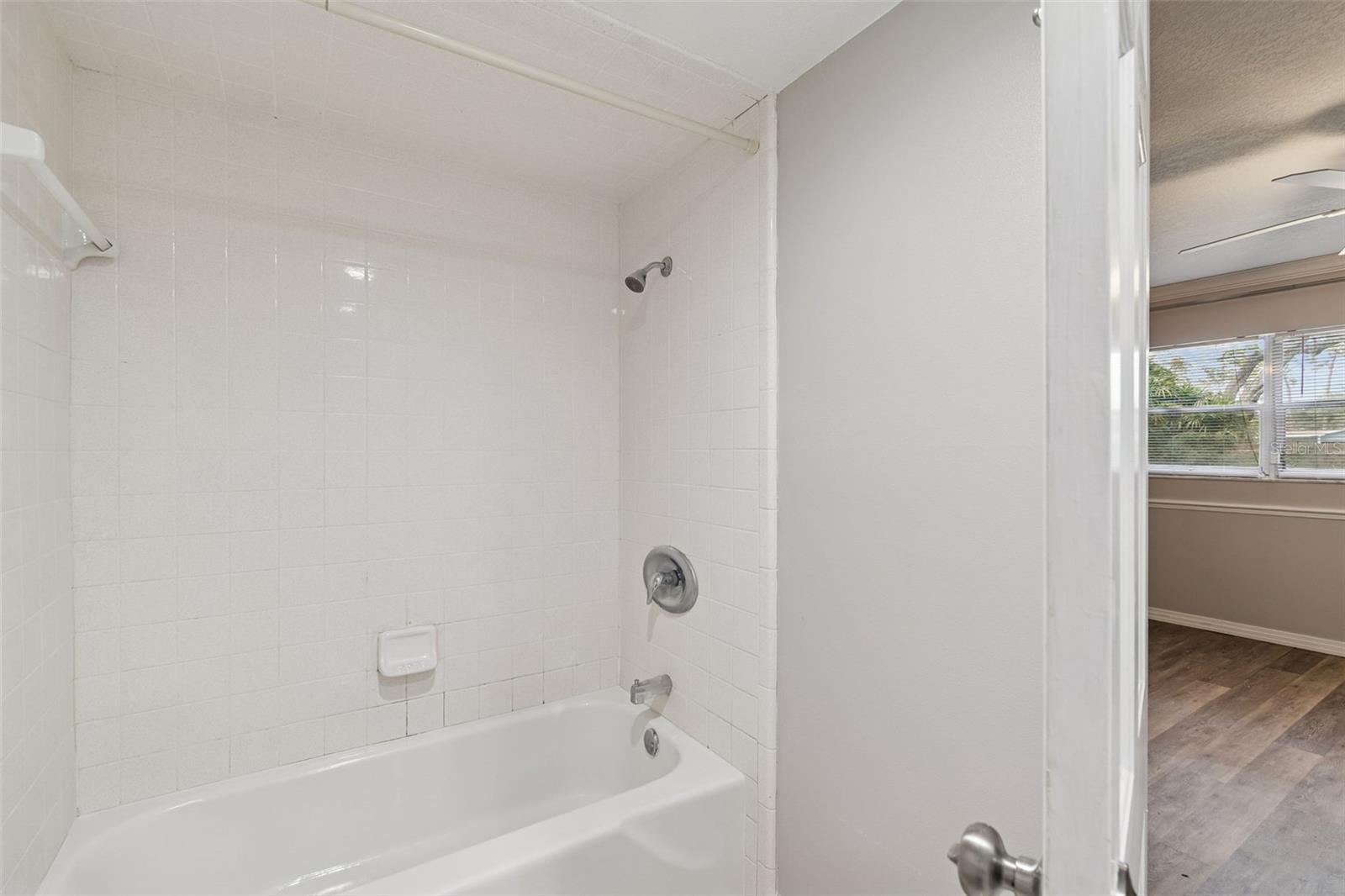 Image 11 of 37 For 308 Brentwood Drive 33617