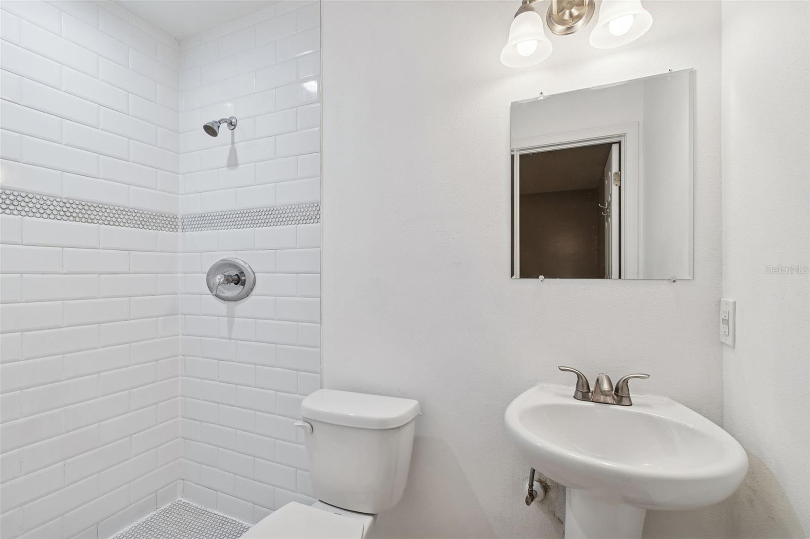 Image 19 of 37 For 308 Brentwood Drive 33617