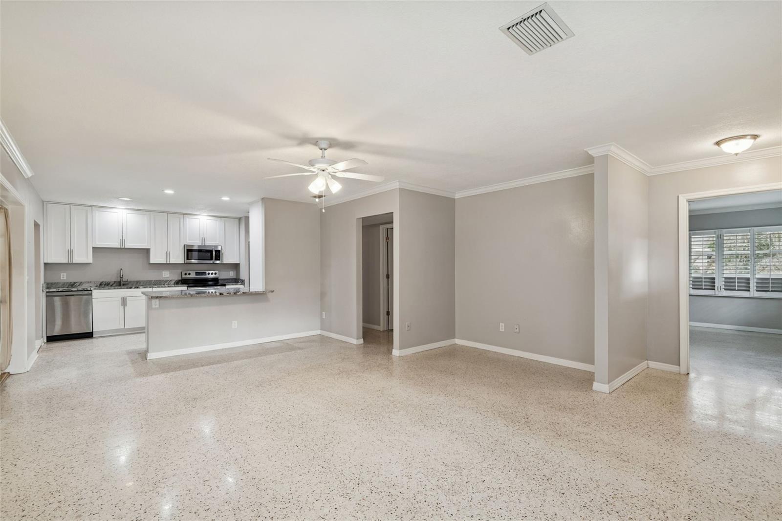 Image 5 of 37 For 308 Brentwood Drive 33617