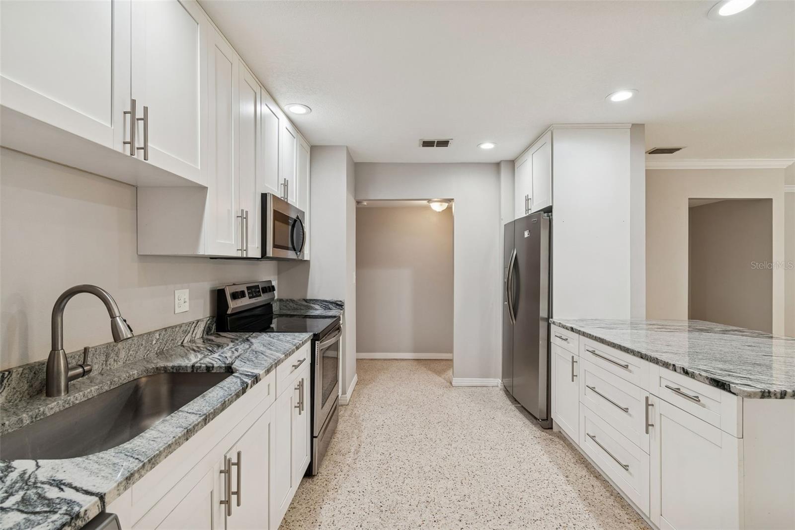 Image 7 of 37 For 308 Brentwood Drive 33617