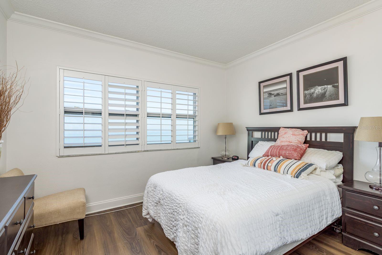 Listing photo id 9 for 880 Mandalay Avenue C509