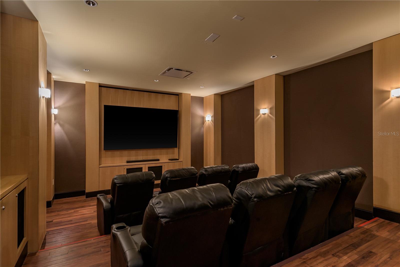 Listing photo id 22 for 880 Mandalay Avenue C509