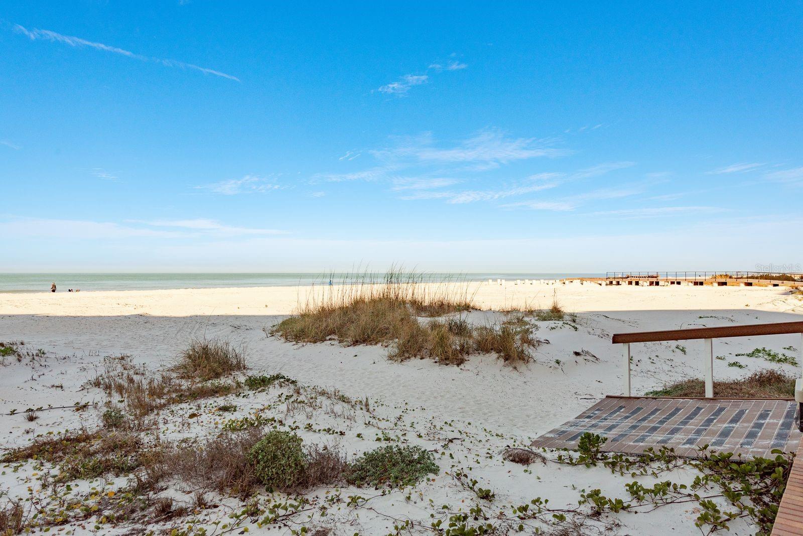 Listing photo id 30 for 880 Mandalay Avenue C509