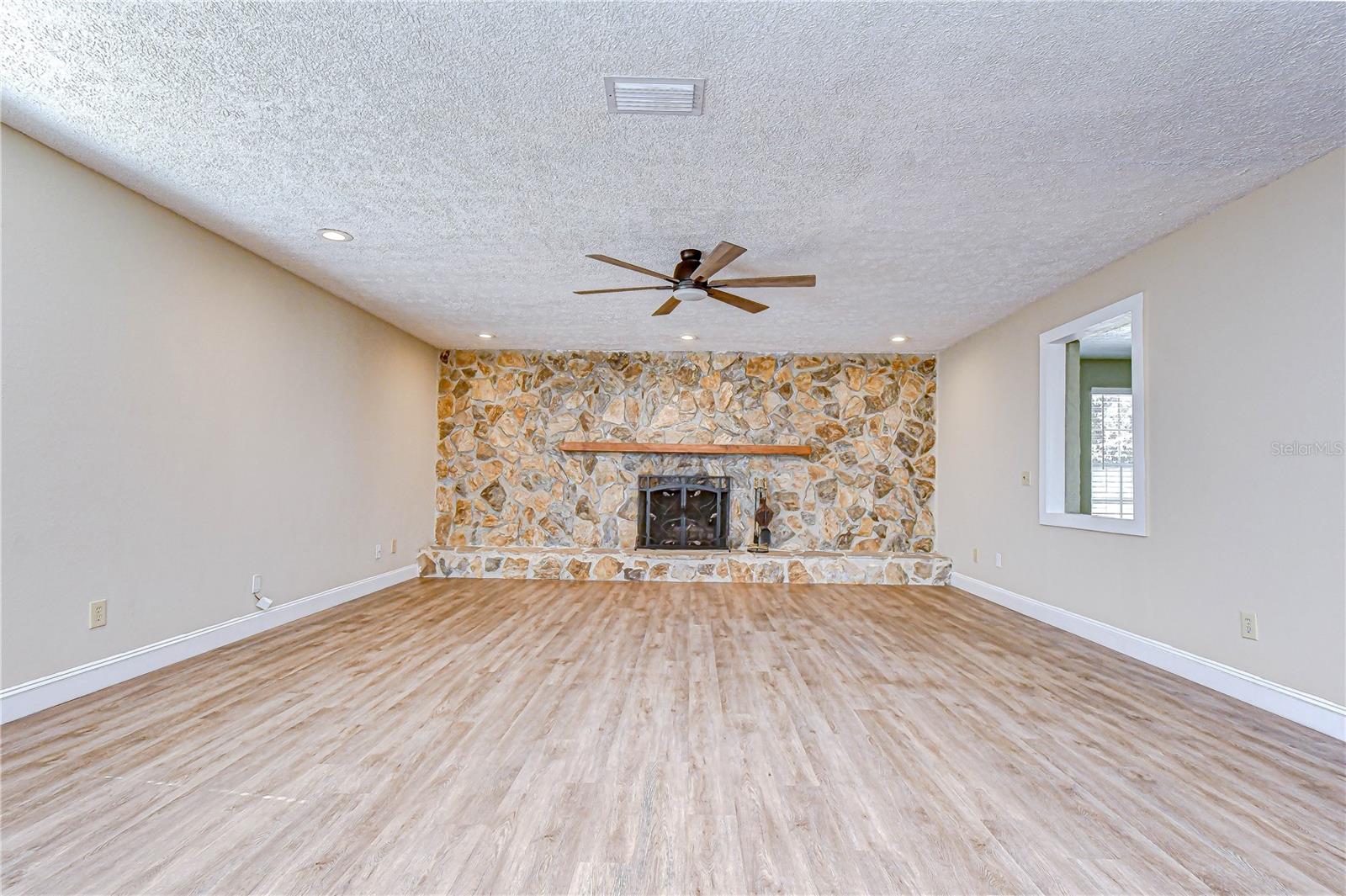 Image 16 of 51 For 2524 Victarra Circle