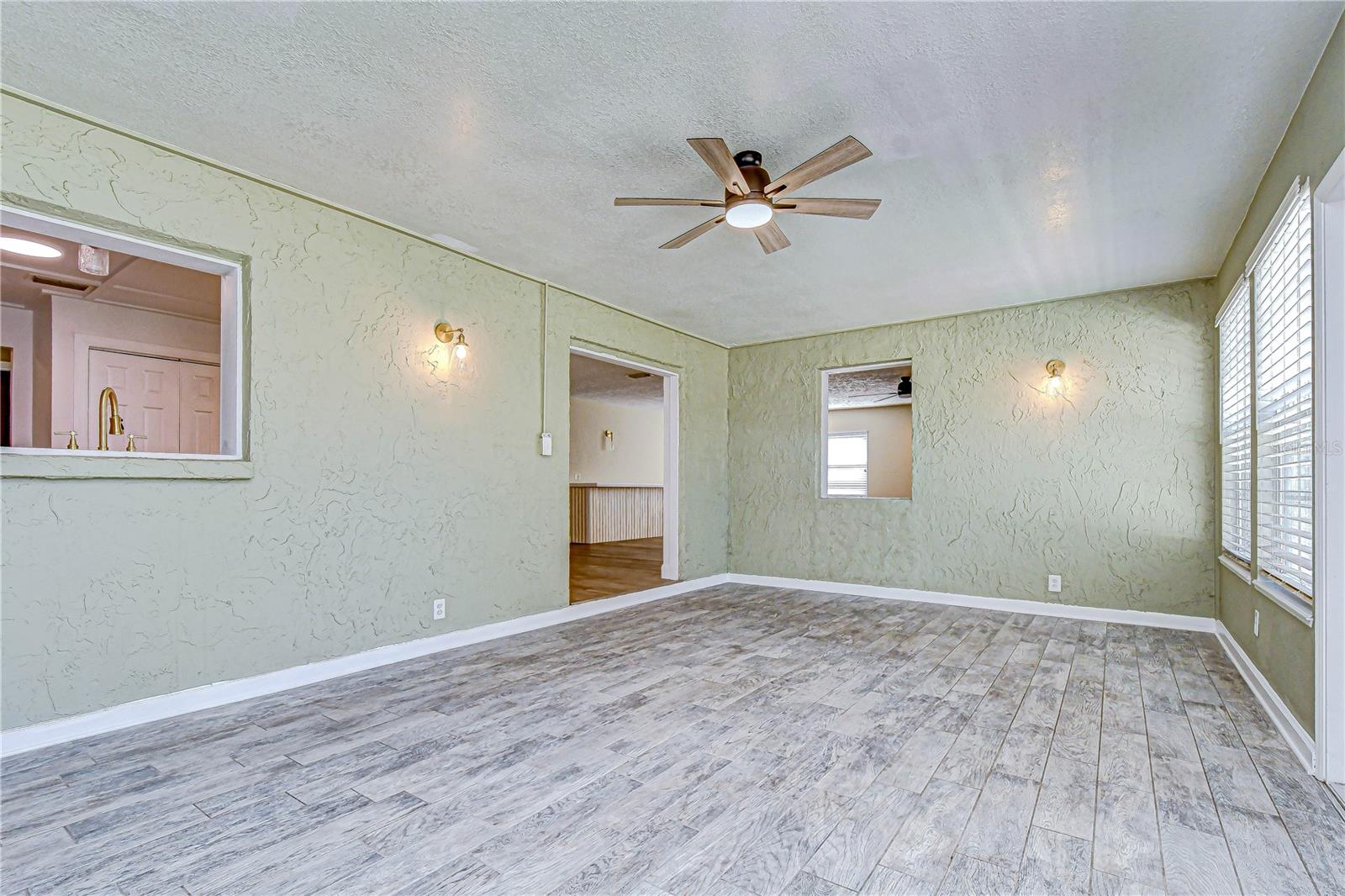 Image 20 of 51 For 2524 Victarra Circle