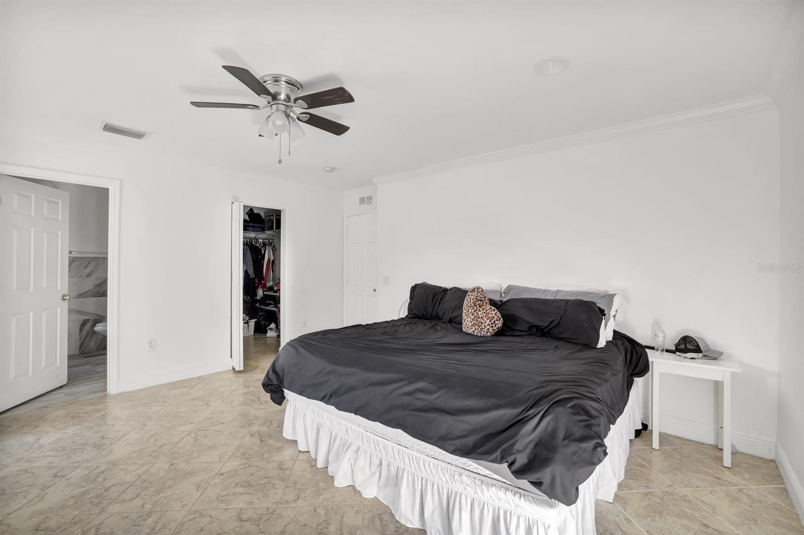 Image 14 of 27 For 4090 32nd Avenue Se